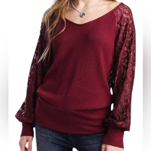 Daytrip Tops - NWOT Daytrip Pieced Layered Top Small
